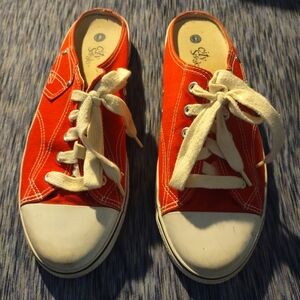 Women's slip on sheos